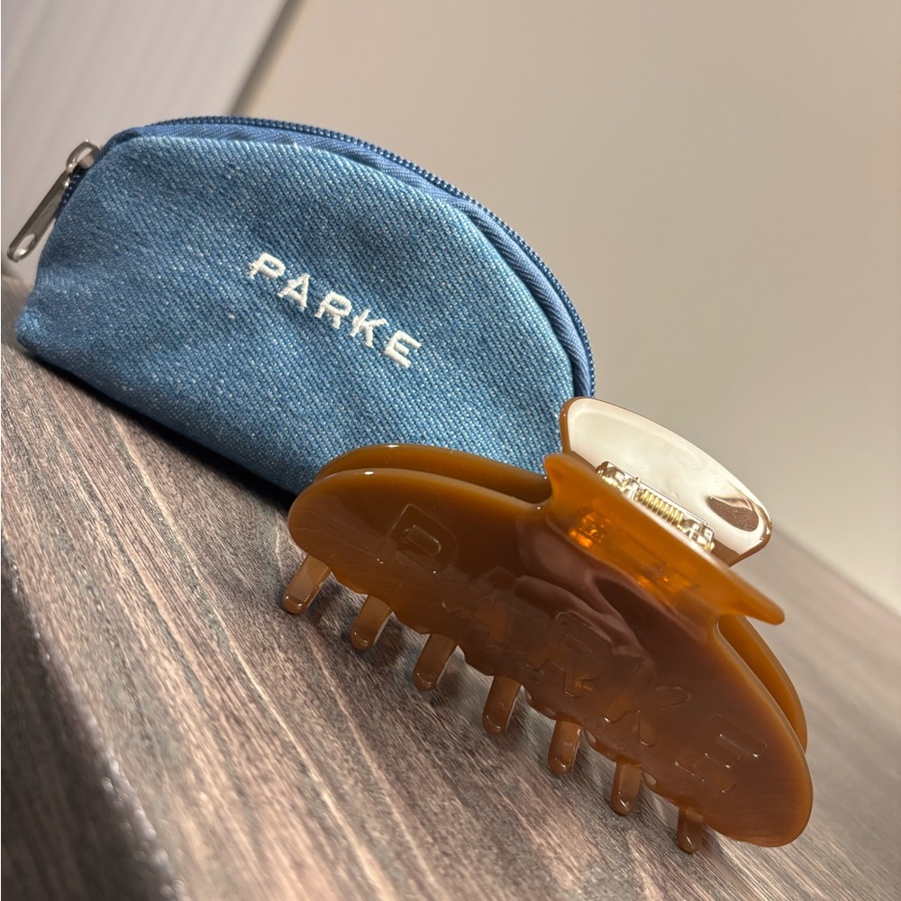 Parke claw clip with Pouch in denim brand new sold out